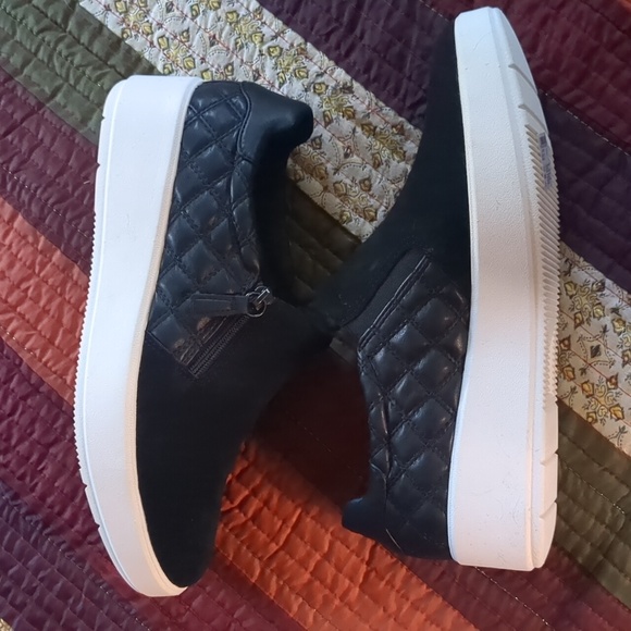 CLARK'S* Suede leather rubber sole side zip comfort lined LAYTON step sneaker - Picture 4 of 14